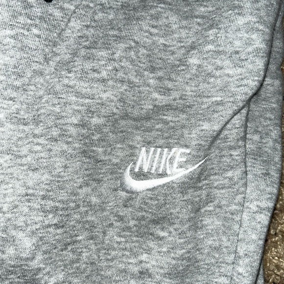 Nike joggers - Picture 2 of 2